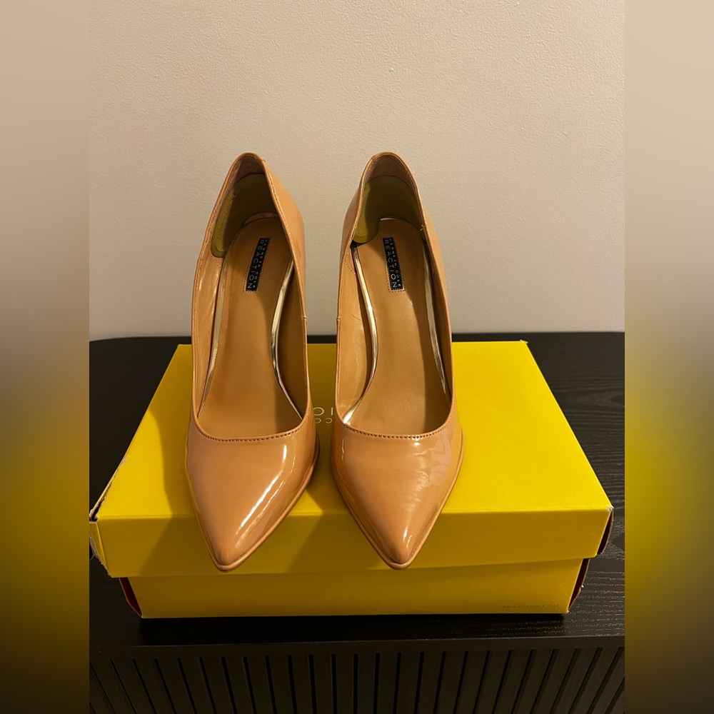 Kenneth Cole nude Patent Leather Heels
